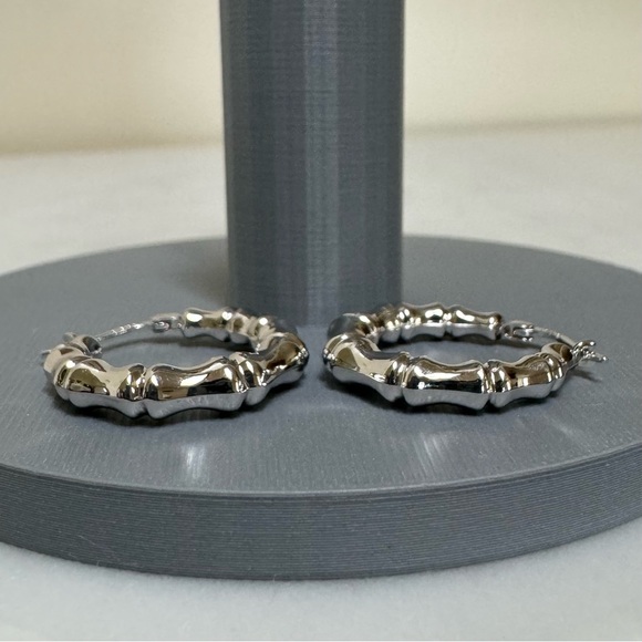 (NEW) Designer ARR Turkey 14K White Gold Bamboo Polished Hoop Earrings - Picture 10 of 12